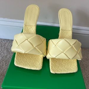 Bottega Veneta Lido Mule sandals size 38.5 worn once
